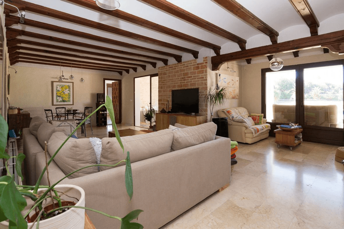 Villa mediterránea con gran parcela.