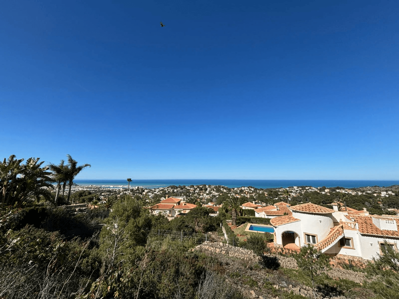 "Montgó House": Proyecto de Autor con Licencia Concedida y Vistas Infinitas en Dénia.
