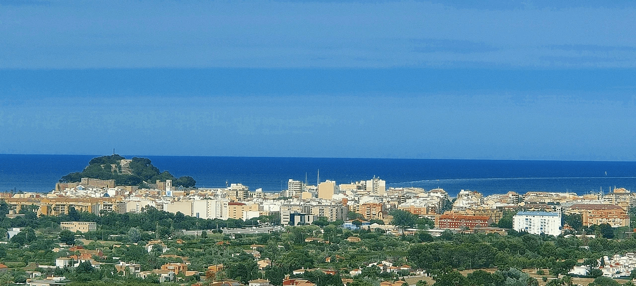 Parcela en Denia con vistas al mar