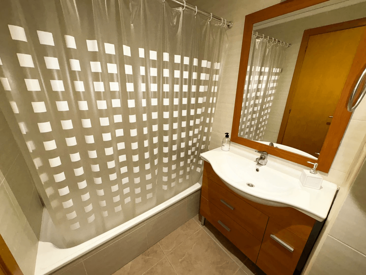 Comfort and Sun by the Sea: Your Retreat in Las Marinas (Km 3.5)