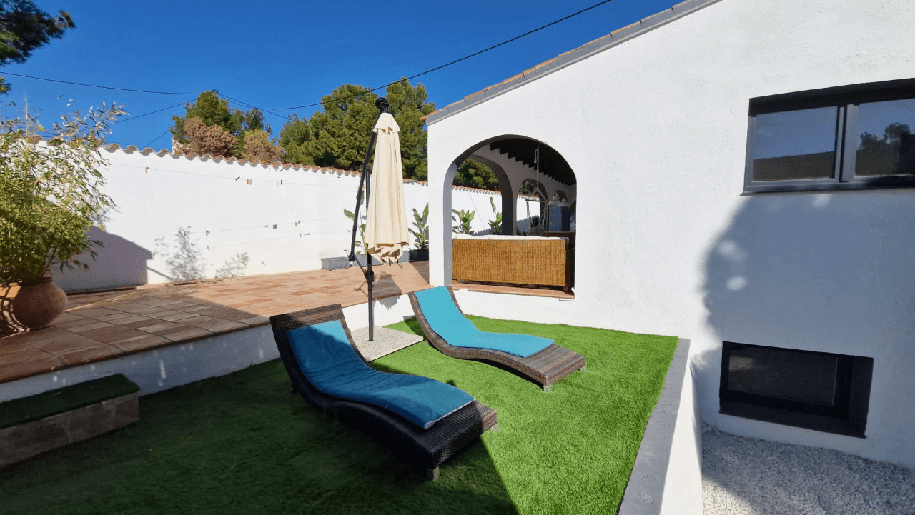 Chalet moderno de 5 habitaciones en venta en Calpe, Alicante
