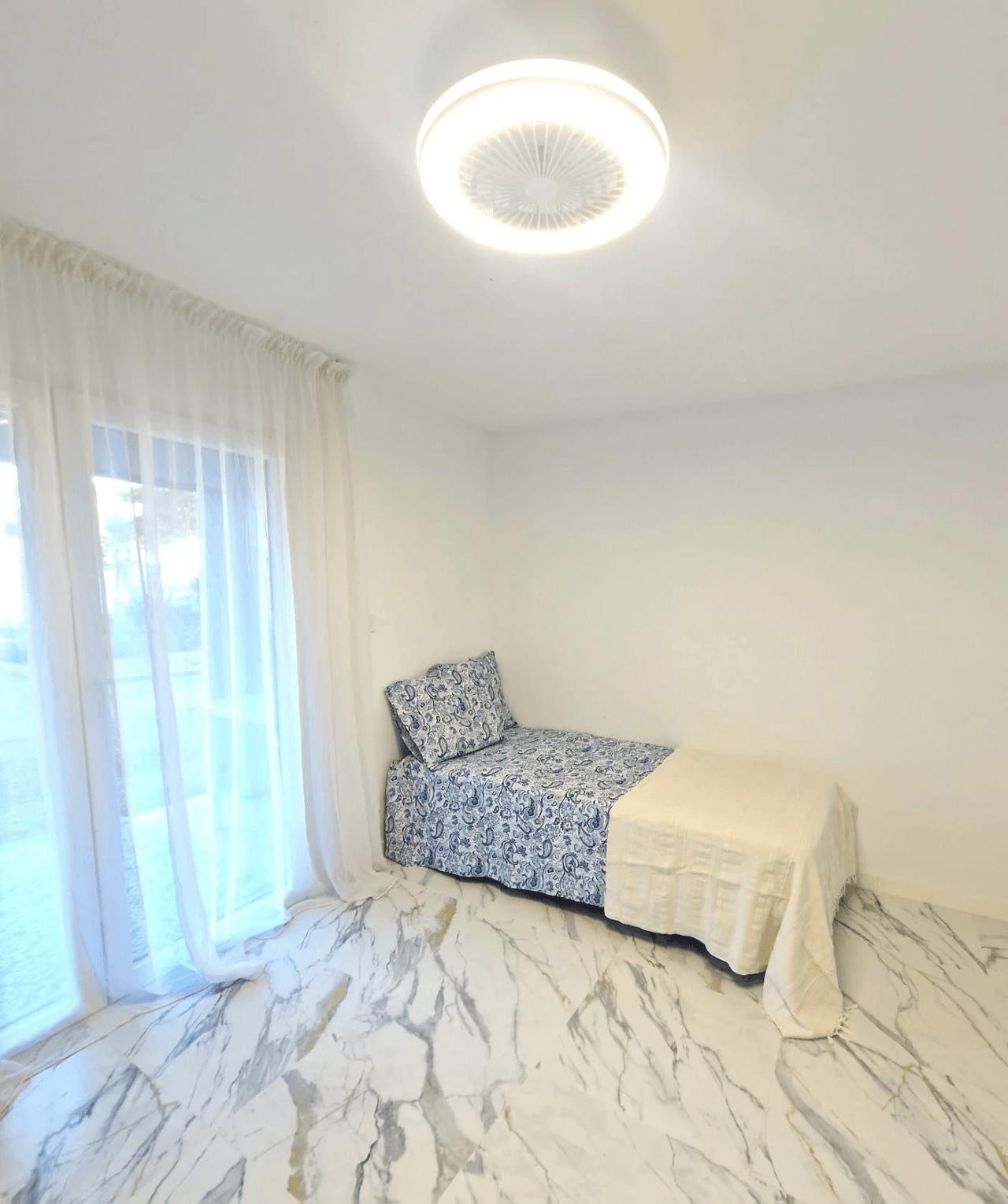 Chalet moderno de 5 habitaciones en venta en Calpe, Alicante
