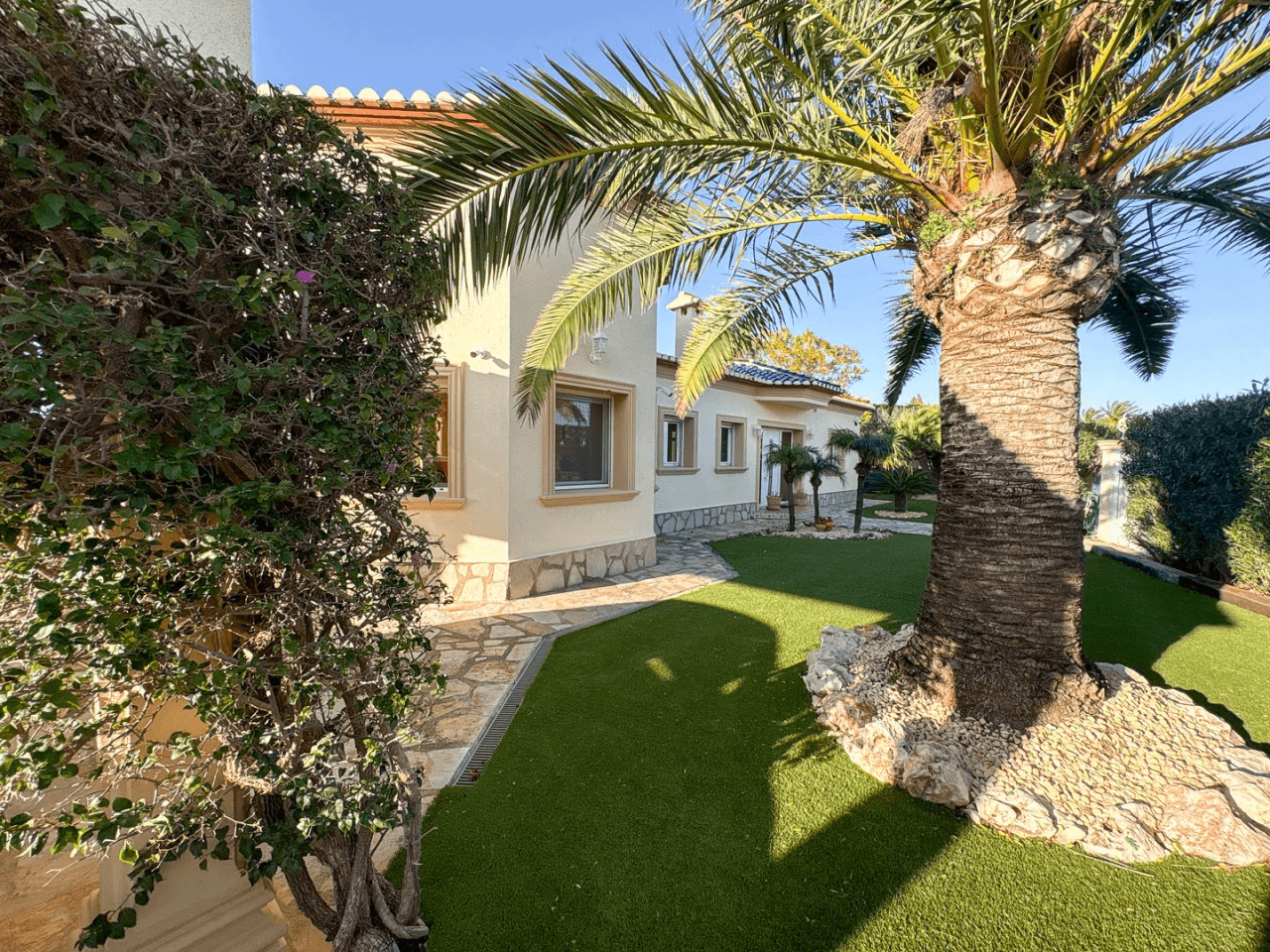 Luxury Villa in Marquesa VI: The Balcony of the Mediterranean