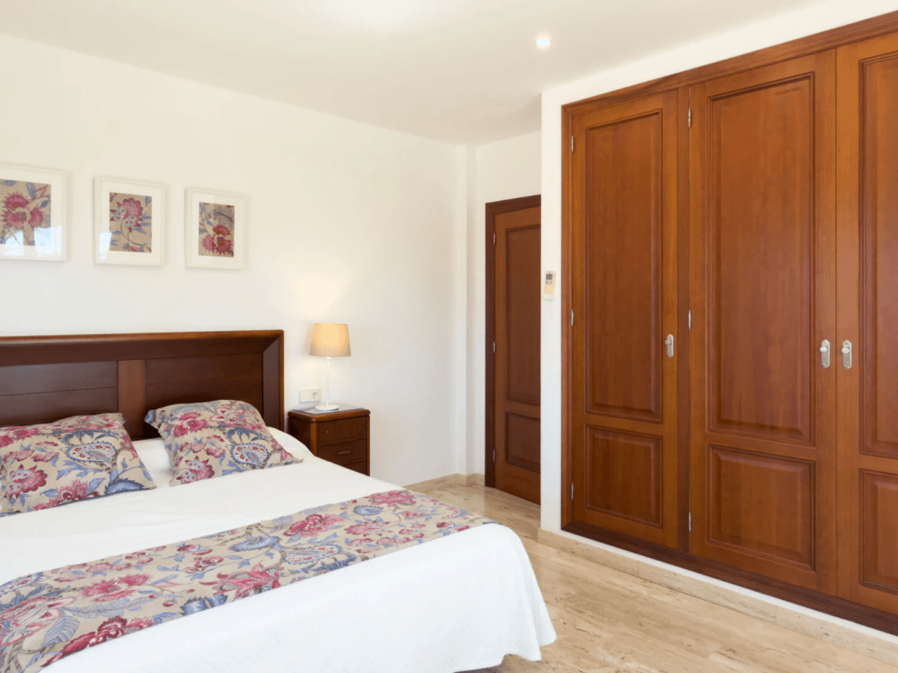 Chalet en venta en Calpe: 5 habitaciones, piscina privada.