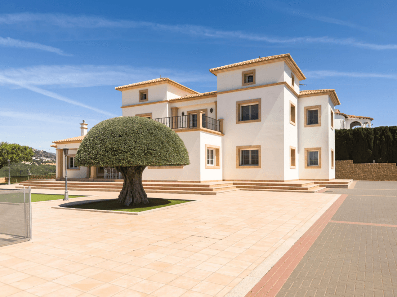 Chalet en venta en Calpe: 5 habitaciones, piscina privada.