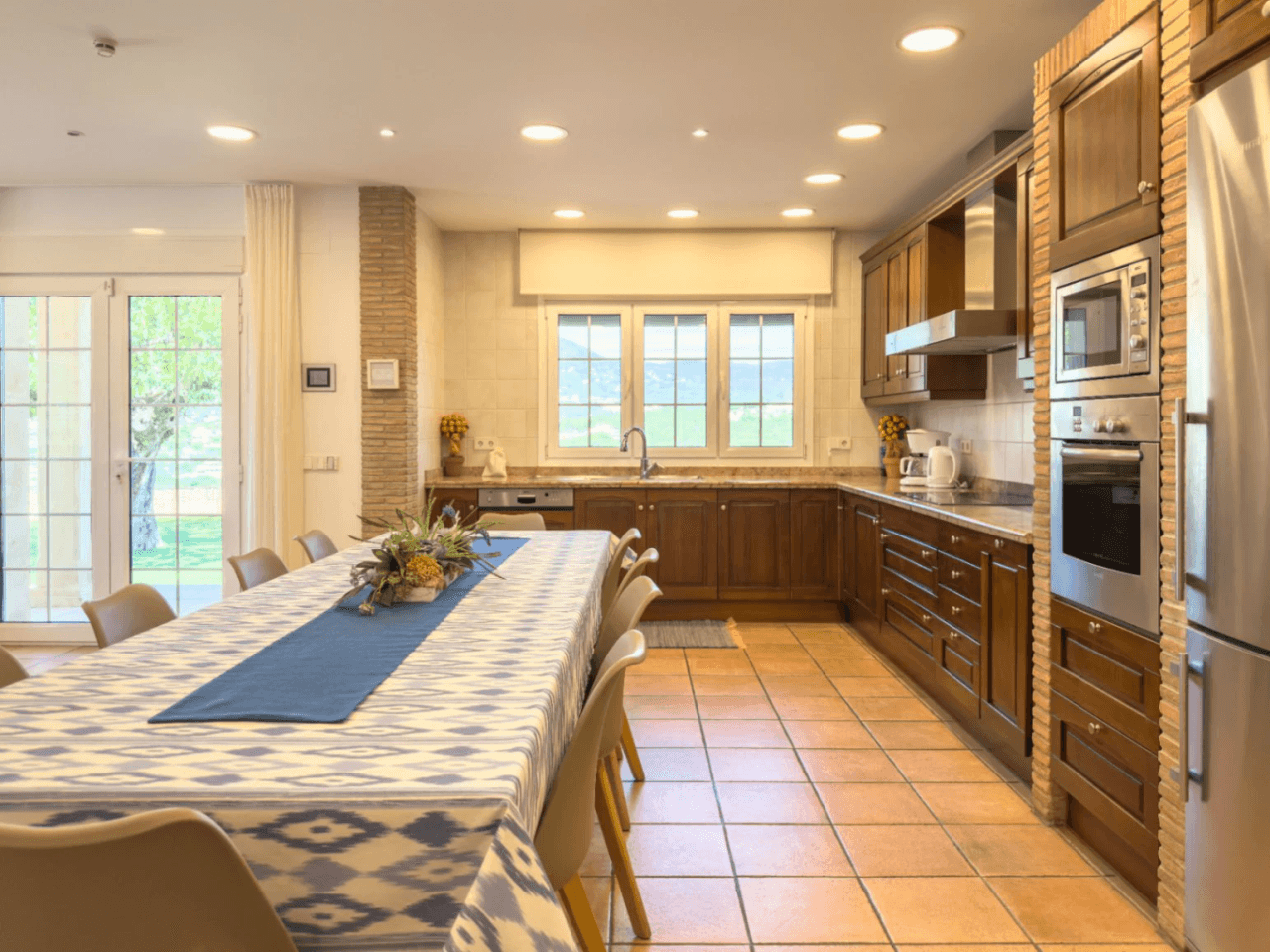Chalet en venta en Calpe: 5 habitaciones, piscina privada.