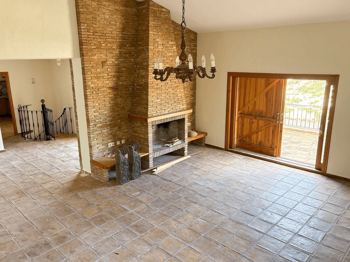 Stunning villa with sea views in Dénia.
