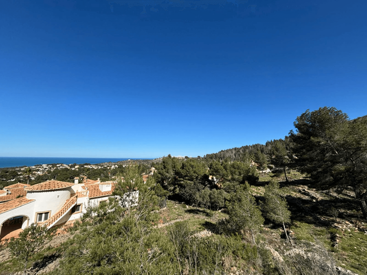"Maison Montgó" : Projet d'Architecte avec Permis Accordé et Vues Infinites à Dénia.