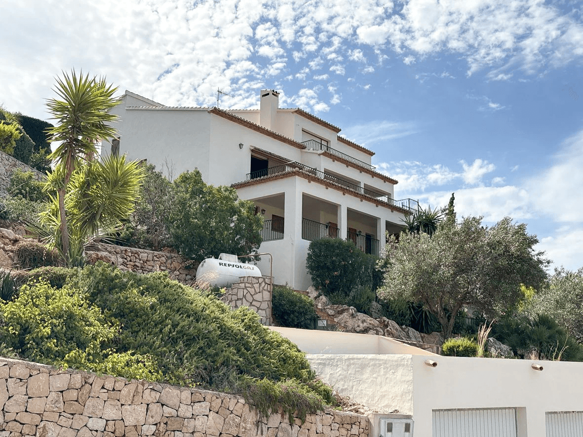 Stunning villa with sea views in Dénia.