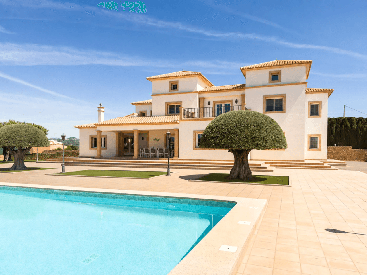 Chalet en venta en Calpe: 5 habitaciones, piscina privada.