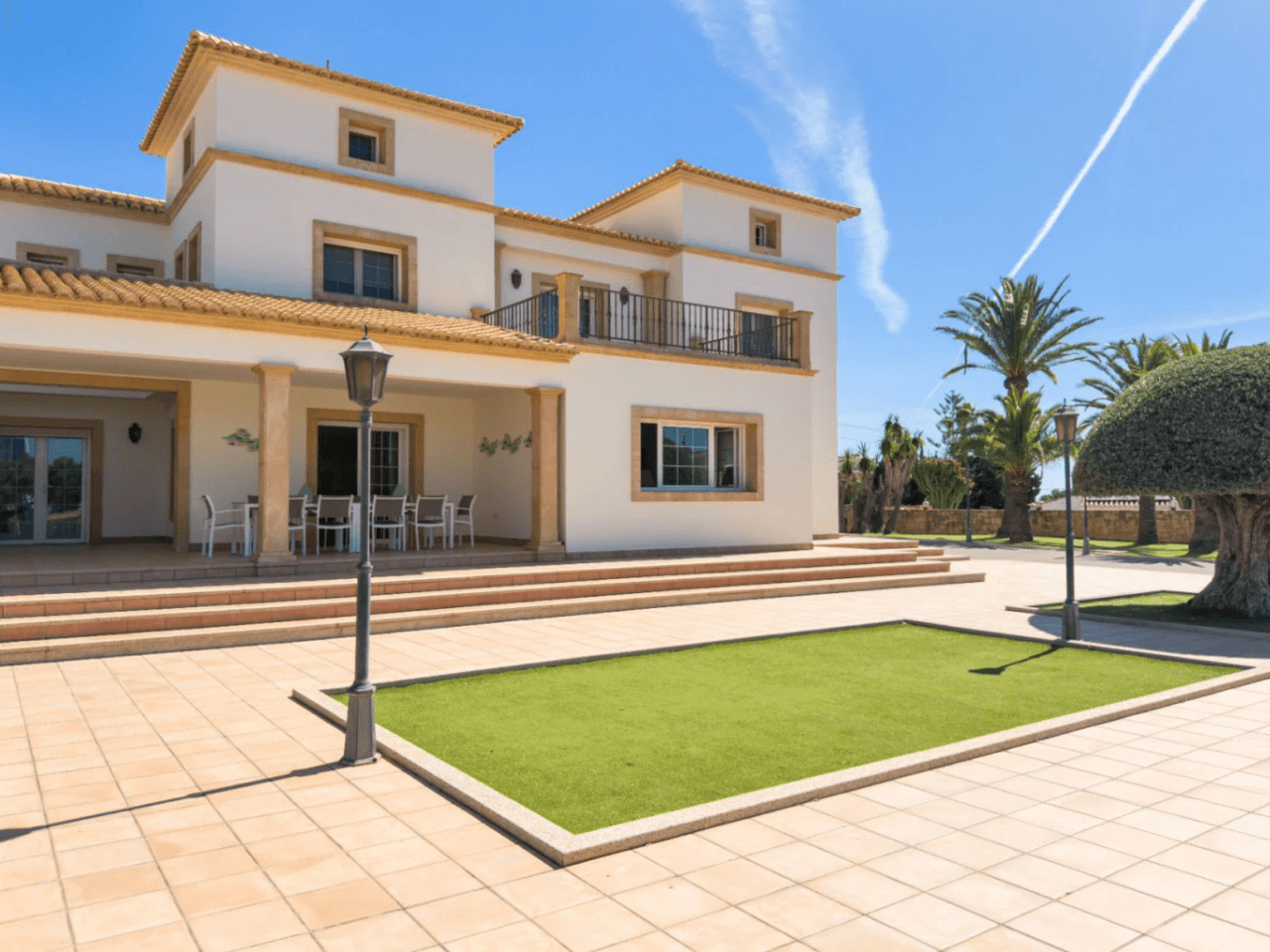 Chalet en venta en Calpe: 5 habitaciones, piscina privada.