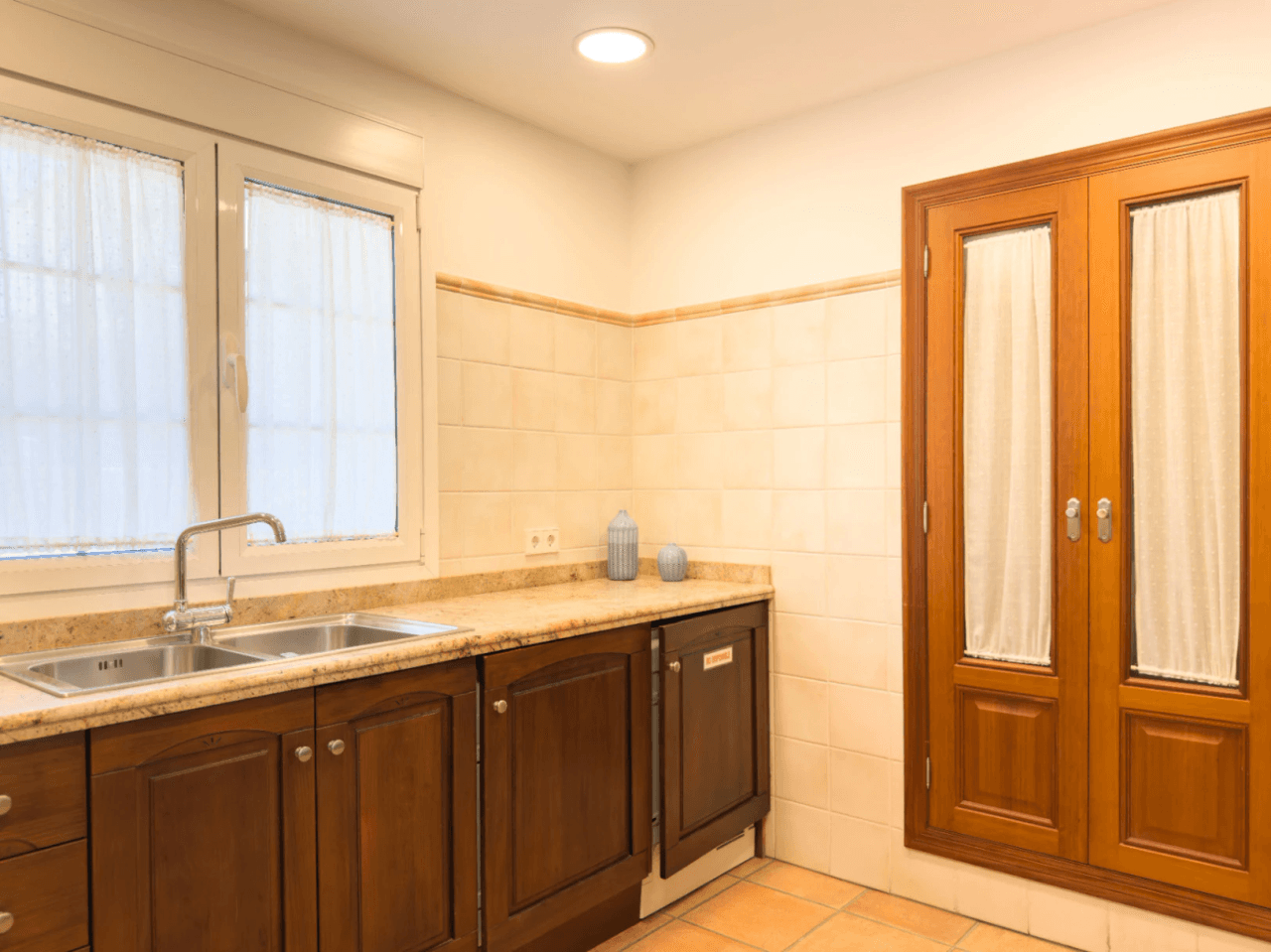Chalet en venta en Calpe: 5 habitaciones, piscina privada.