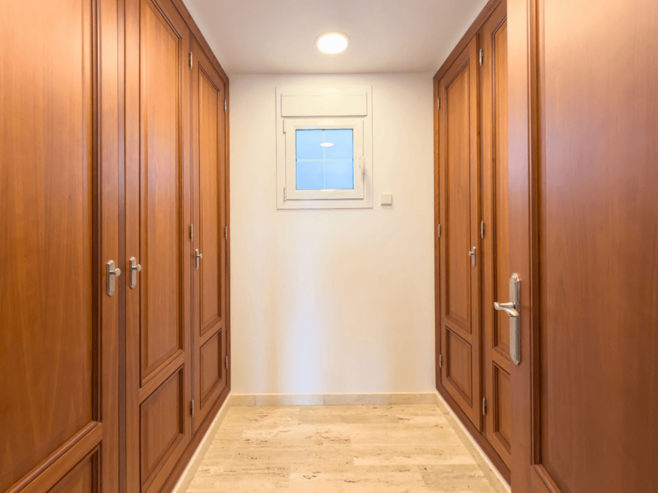 Chalet en venta en Calpe: 5 habitaciones, piscina privada.