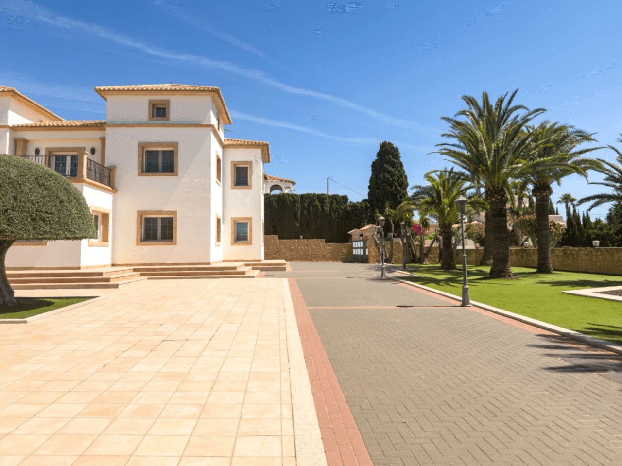 Chalet en venta en Calpe: 5 habitaciones, piscina privada.
