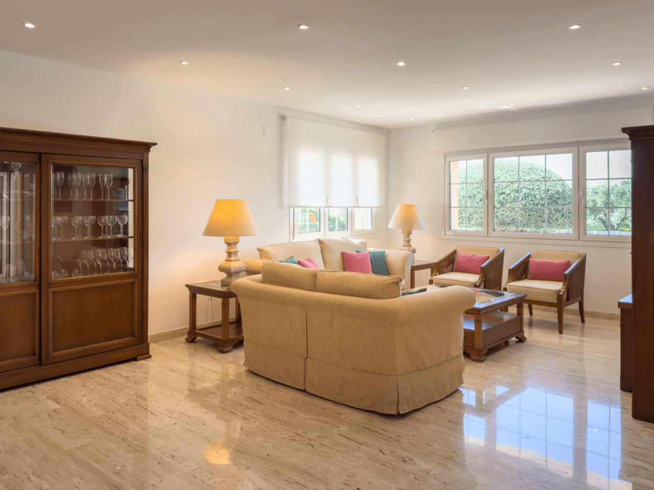Chalet en venta en Calpe: 5 habitaciones, piscina privada.