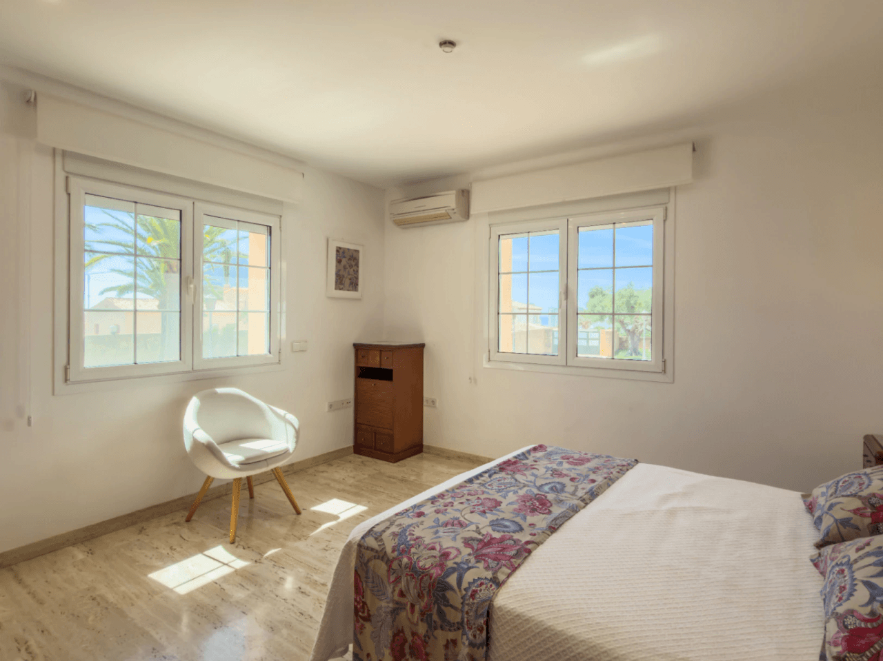 Chalet en venta en Calpe: 5 habitaciones, piscina privada.