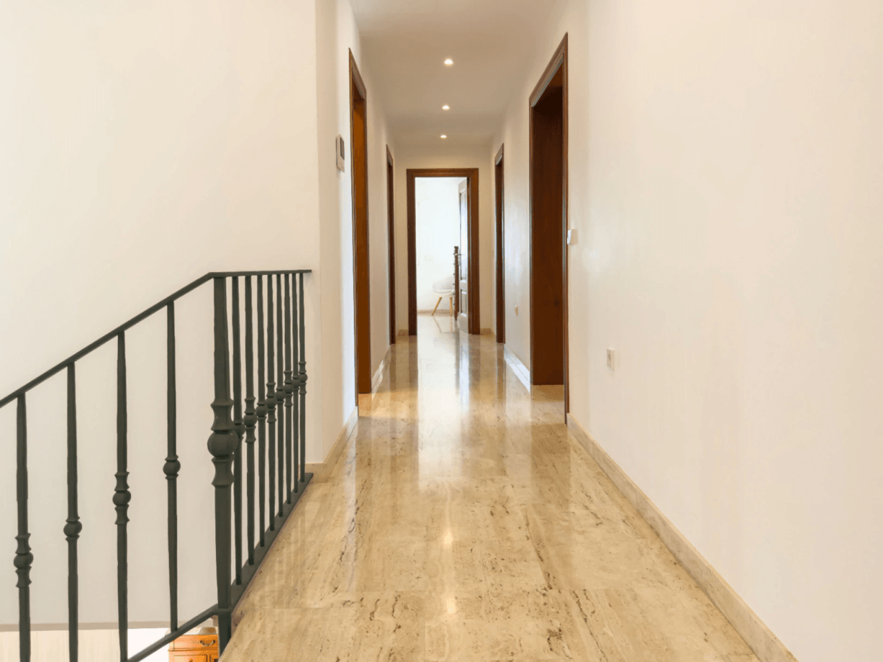 Chalet en venta en Calpe: 5 habitaciones, piscina privada.