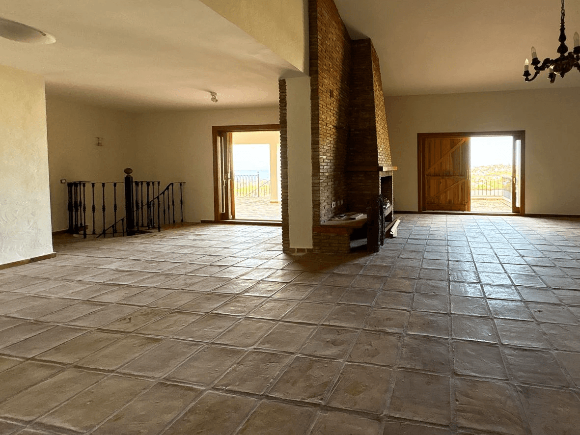 Stunning villa with sea views in Dénia.