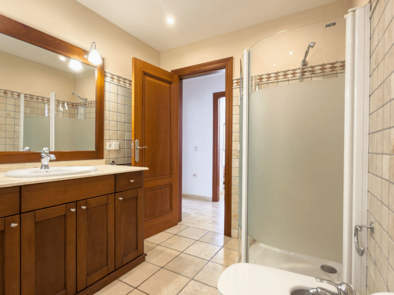 Chalet en venta en Calpe: 5 habitaciones, piscina privada.