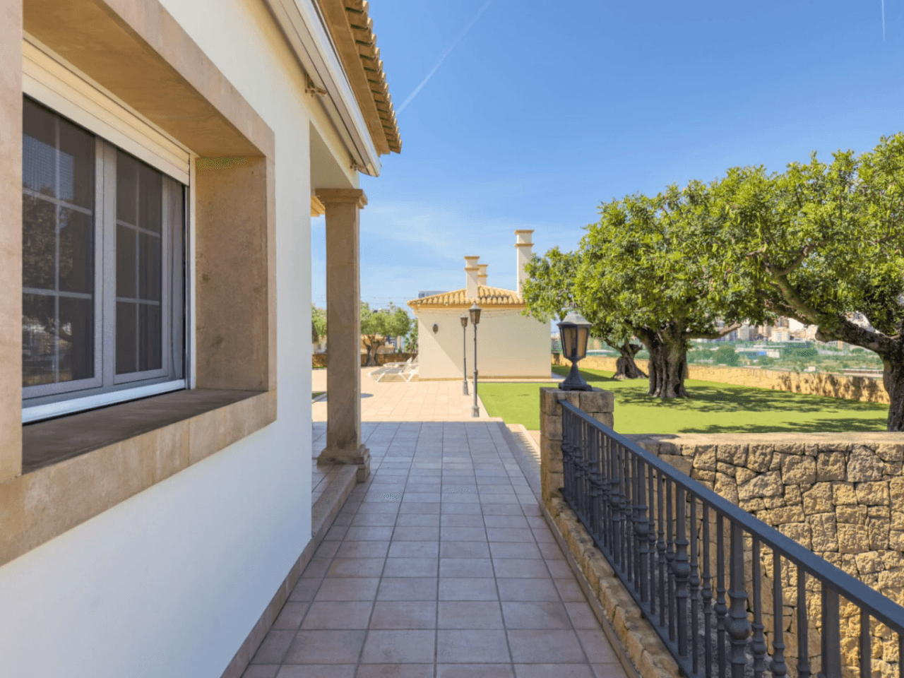 Chalet en venta en Calpe: 5 habitaciones, piscina privada.