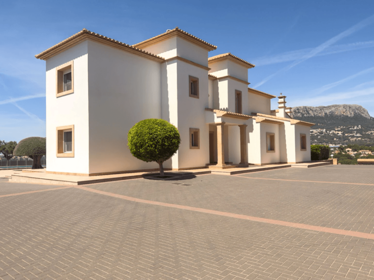 Chalet en venta en Calpe: 5 habitaciones, piscina privada.