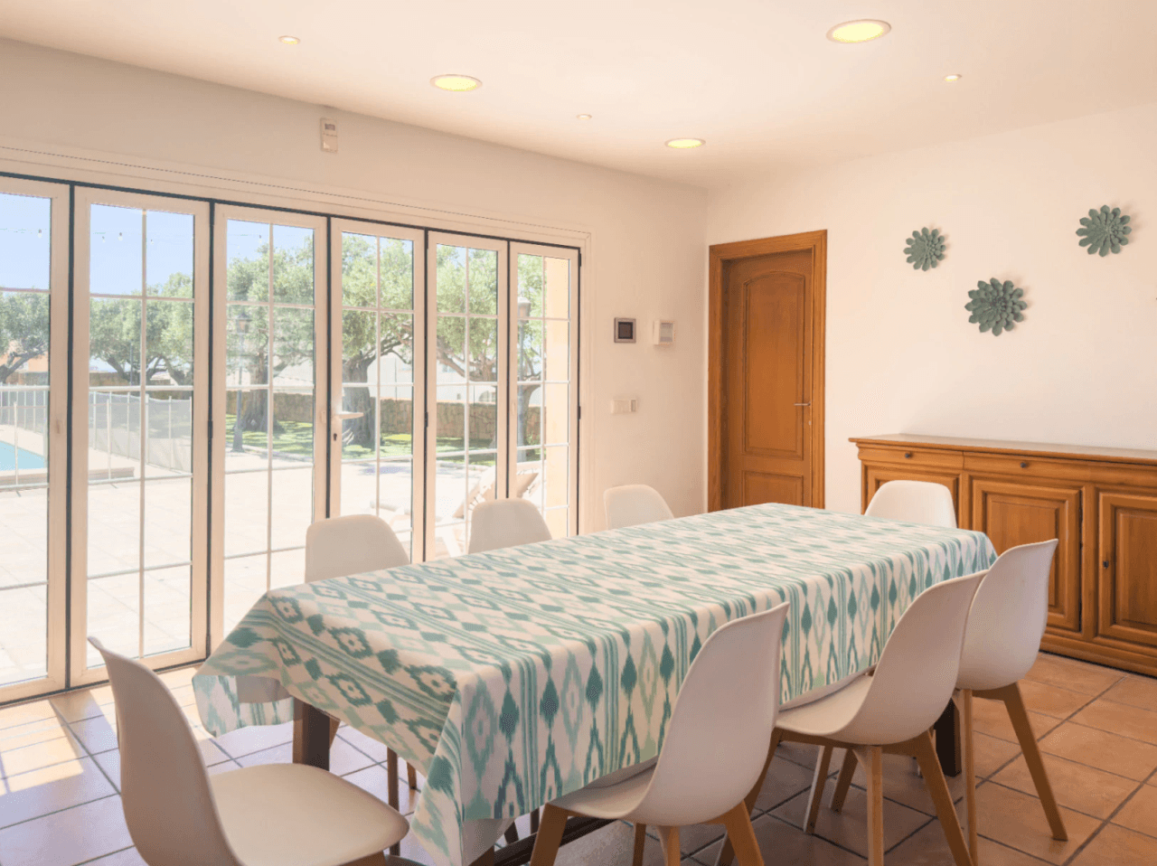 Chalet en venta en Calpe: 5 habitaciones, piscina privada.