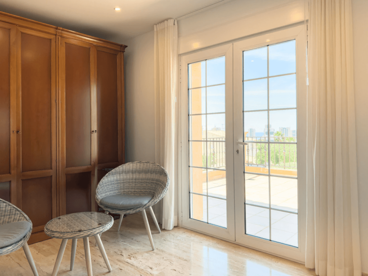 Chalet en venta en Calpe: 5 habitaciones, piscina privada.
