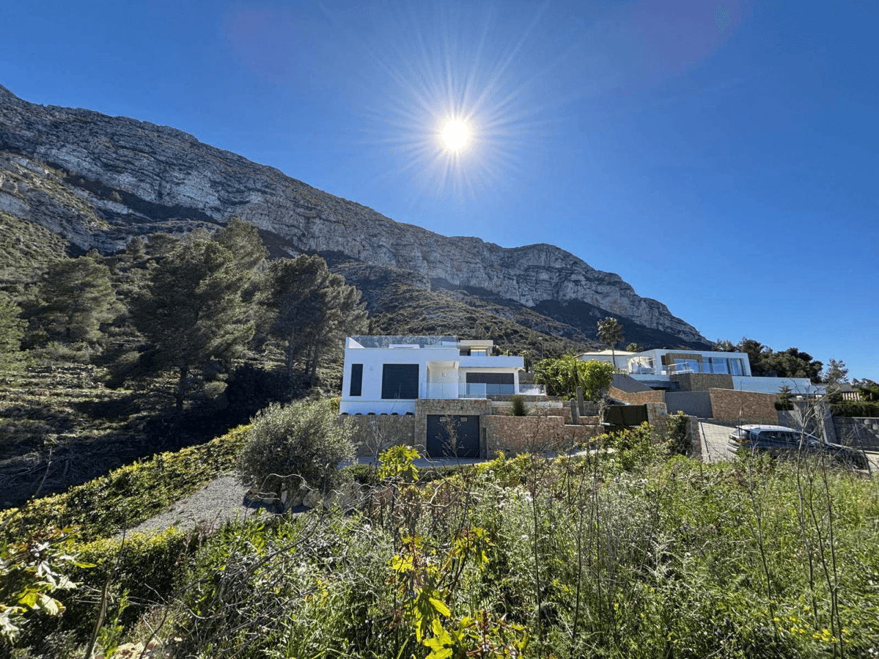 "Maison Montgó" : Projet d'Architecte avec Permis Accordé et Vues Infinites à Dénia.