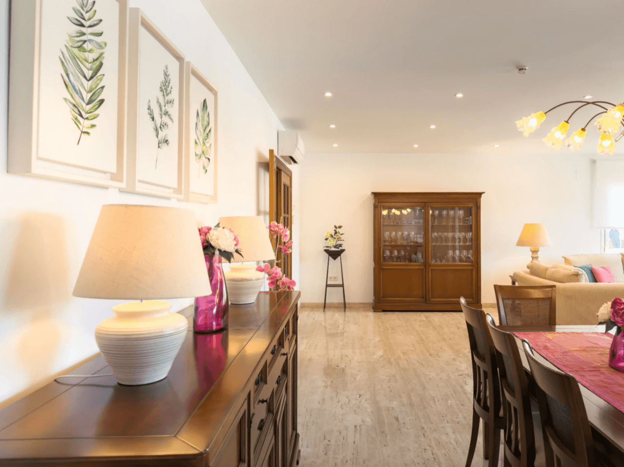 Chalet en venta en Calpe: 5 habitaciones, piscina privada.