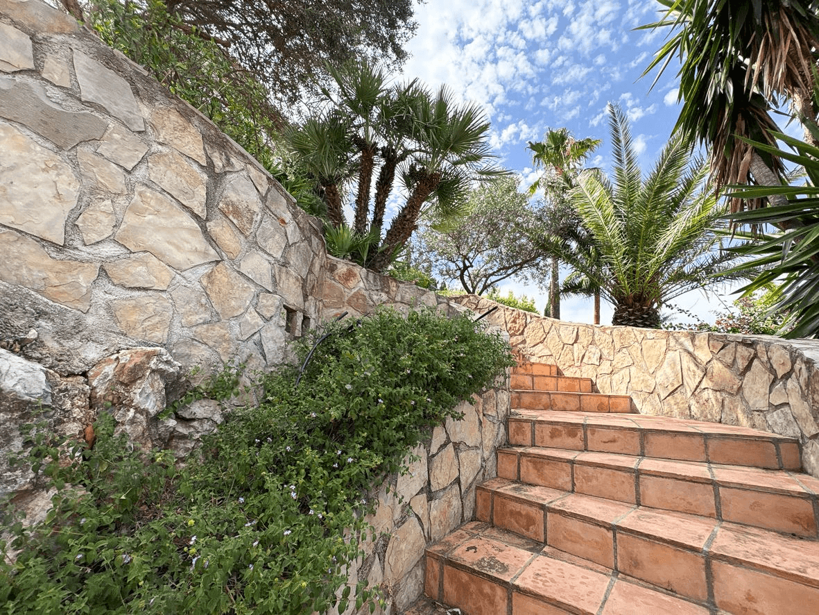 Stunning villa with sea views in Dénia.