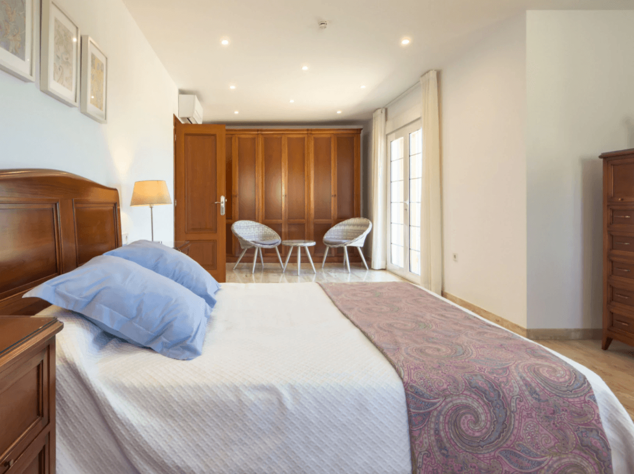 Chalet en venta en Calpe: 5 habitaciones, piscina privada.