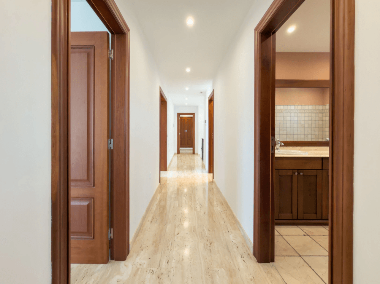 Chalet en venta en Calpe: 5 habitaciones, piscina privada.