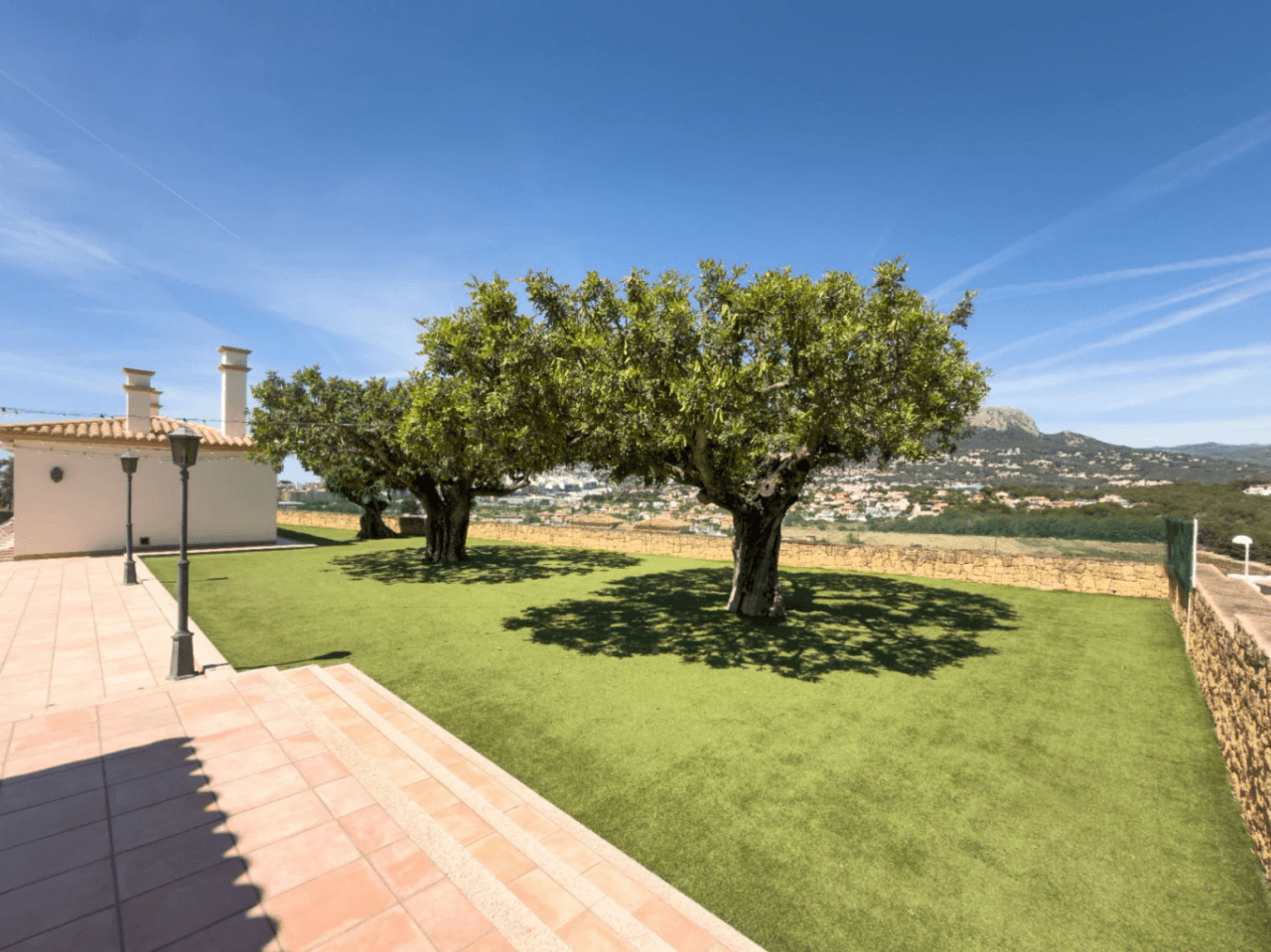 Chalet en venta en Calpe: 5 habitaciones, piscina privada.