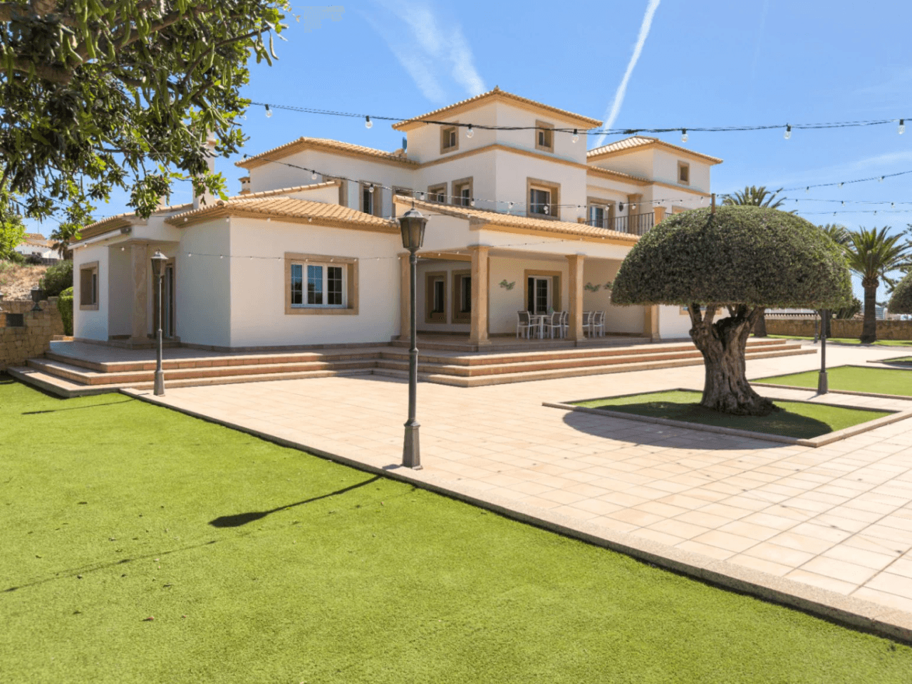 Chalet en venta en Calpe: 5 habitaciones, piscina privada.