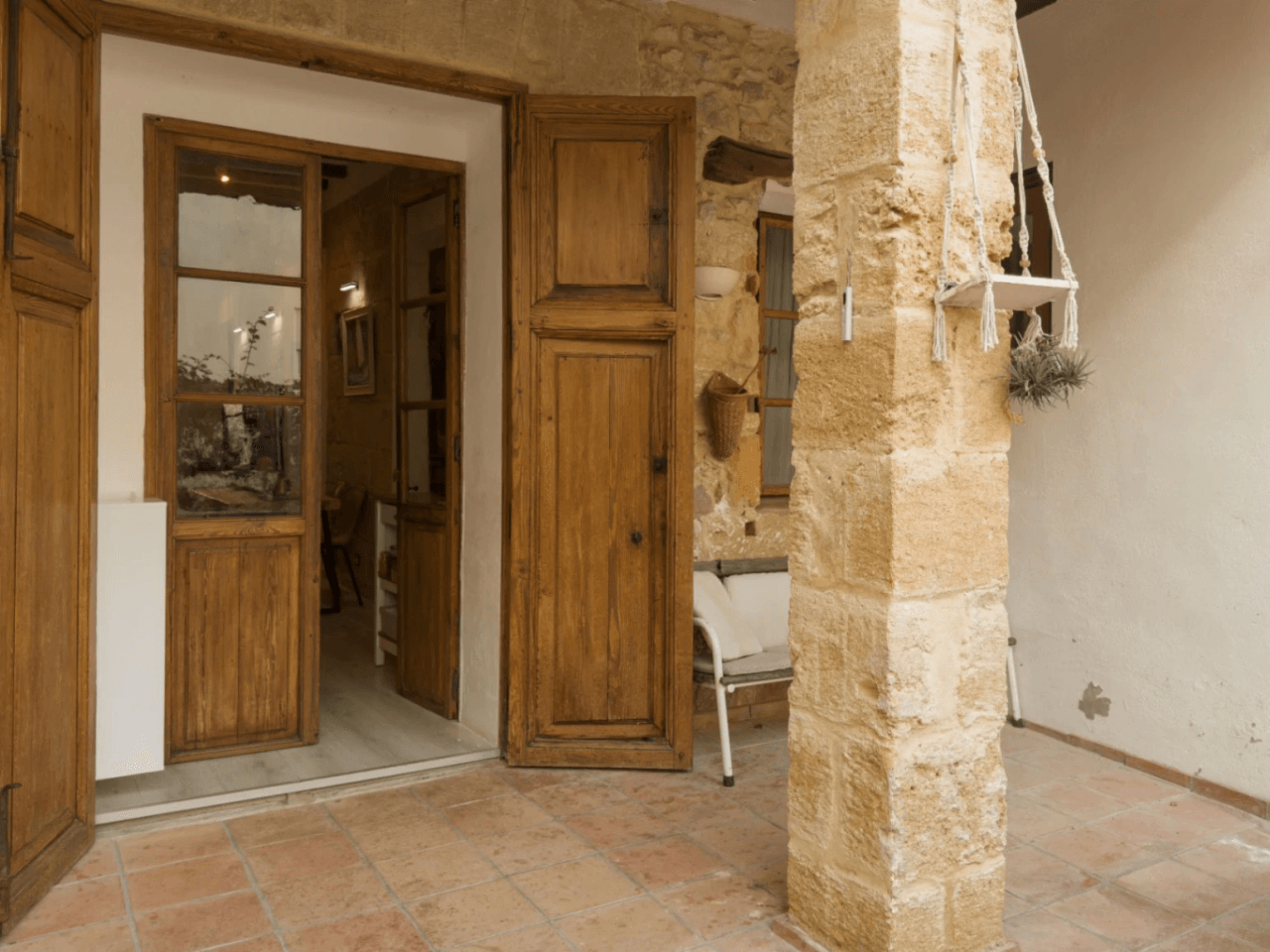 Village house for sale in the historic center of Javea.