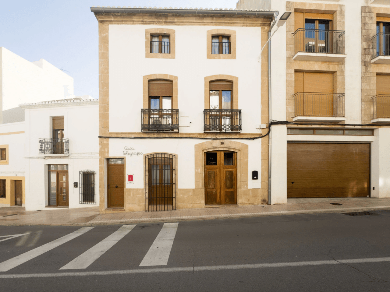 Village house for sale in the historic center of Javea.