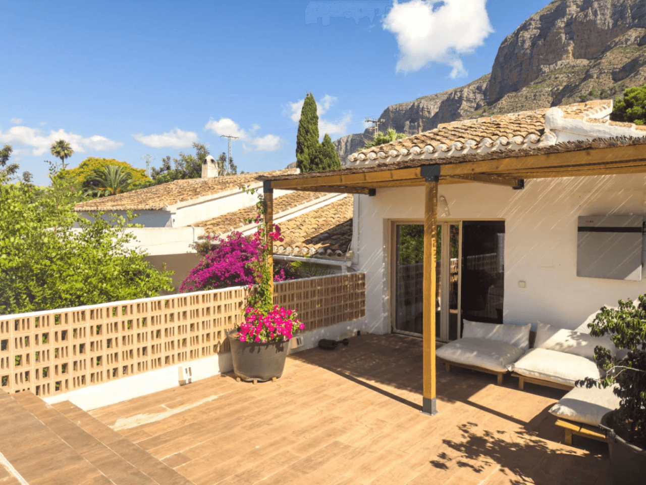 Villa en Jávea con impresionantes vistas al Montgó