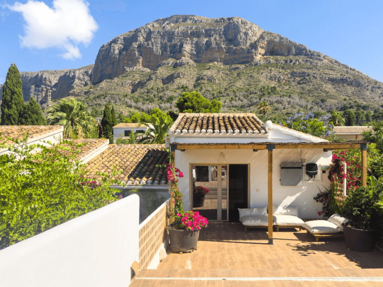 Villa en Jávea con impresionantes vistas al Montgó