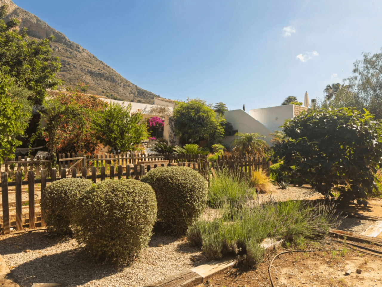 Villa en Jávea con impresionantes vistas al Montgó