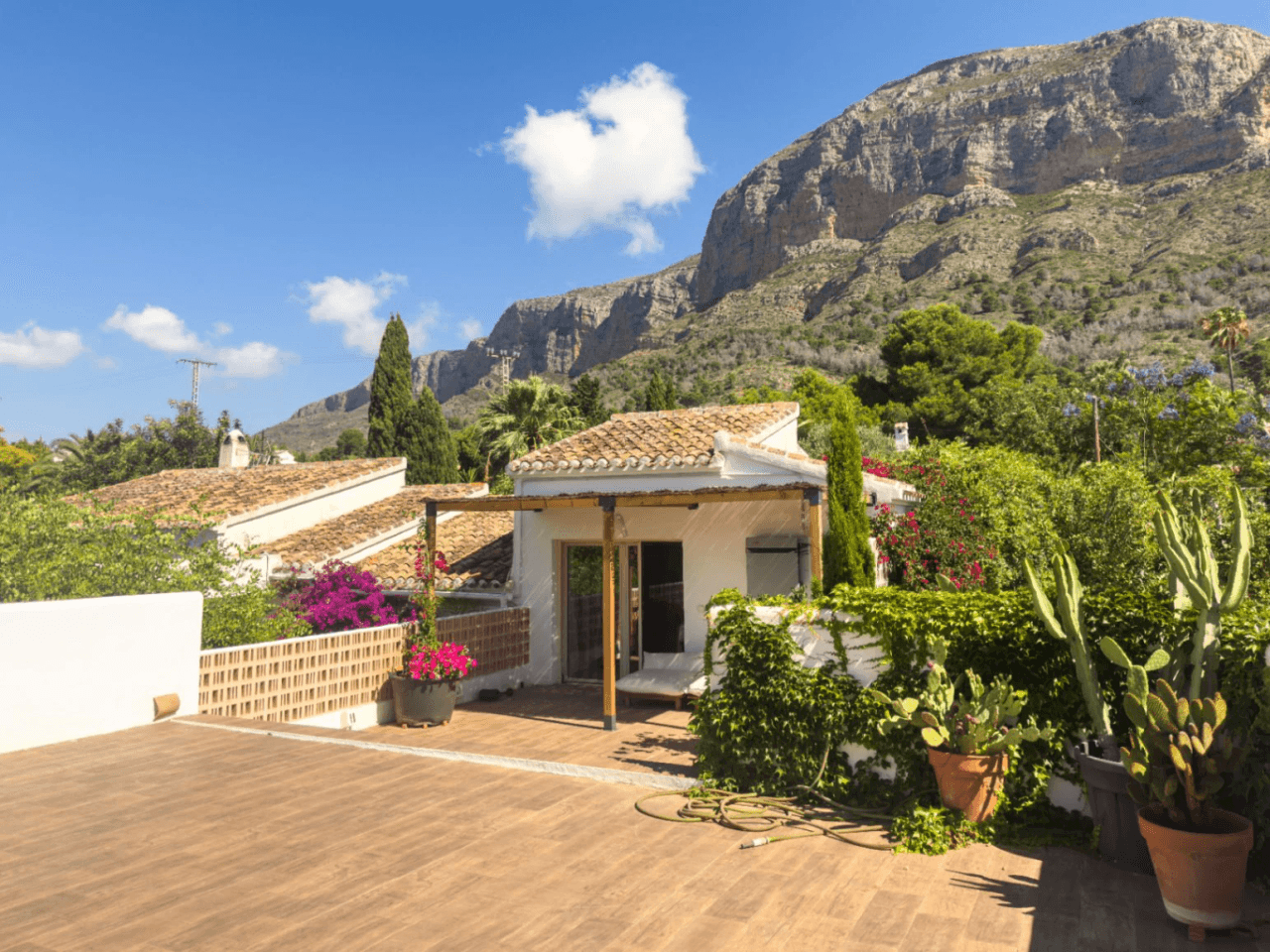Villa en Jávea con impresionantes vistas al Montgó