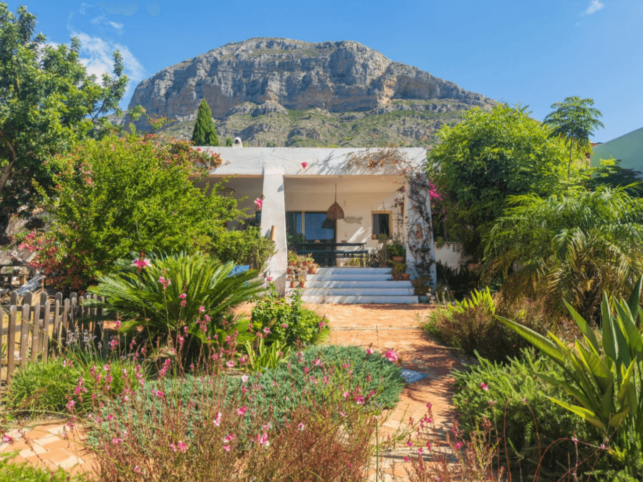 Villa en Jávea con impresionantes vistas al Montgó