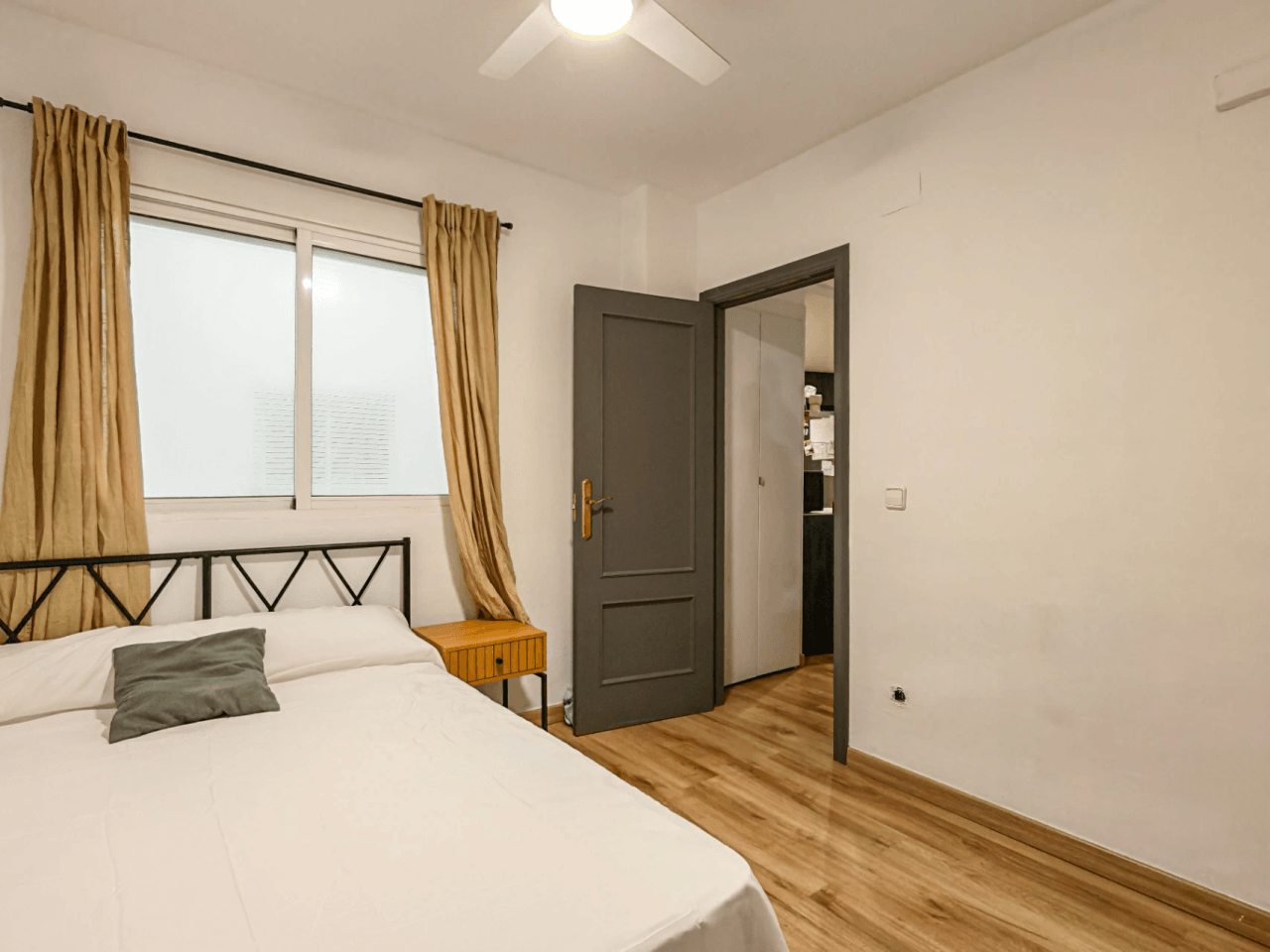 Renovated apartment with elevator for sale, in the center of Denia.