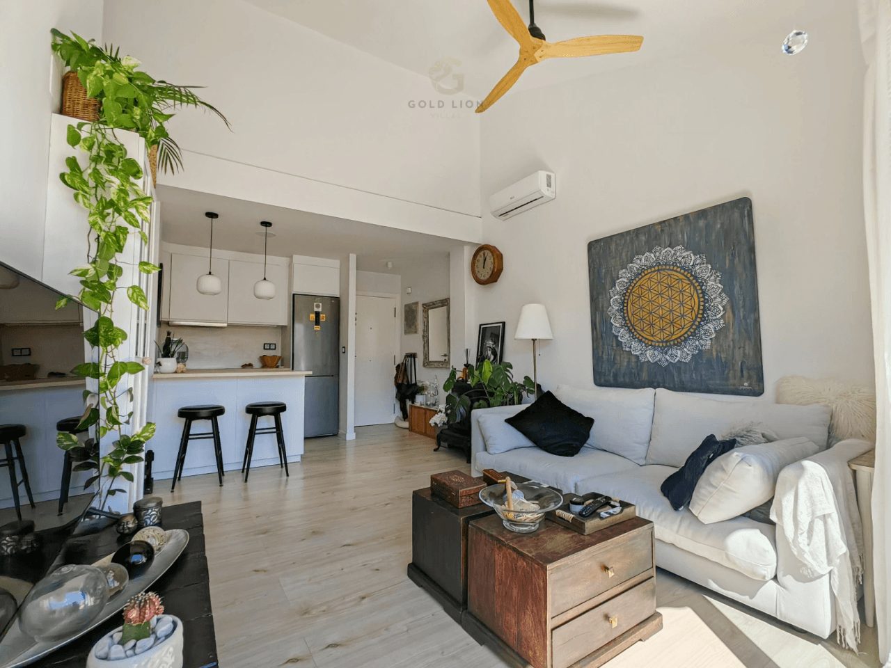 Penthouse for sale with a south orientation and unobstructed views of the park and the mountains.