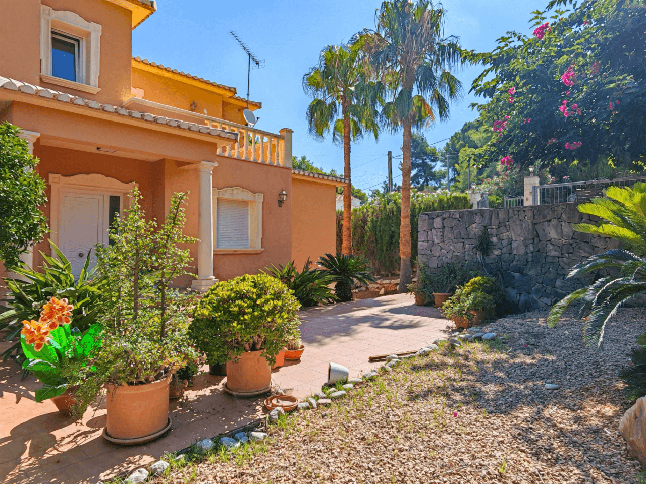 Villa à vendre avec de nombreuses possibilités et de belles vues à Denia