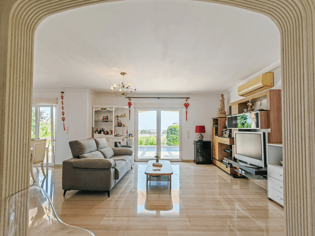 Villa à vendre avec de nombreuses possibilités et de belles vues à Denia