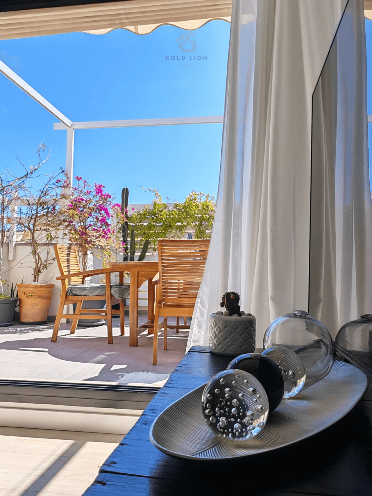 Penthouse for sale with a south orientation and unobstructed views of the park and the mountains.