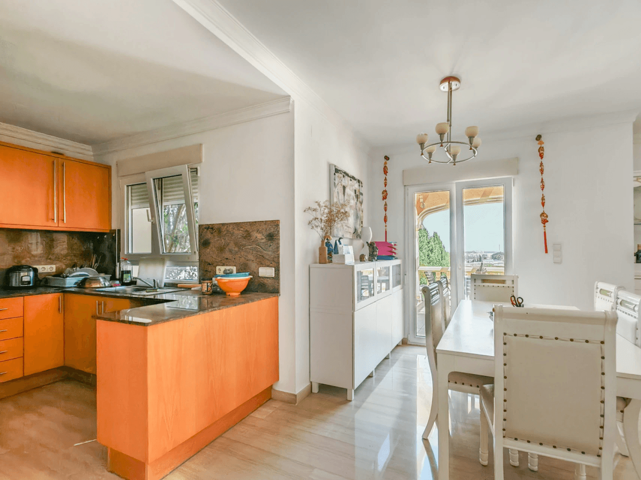Villa à vendre avec de nombreuses possibilités et de belles vues à Denia