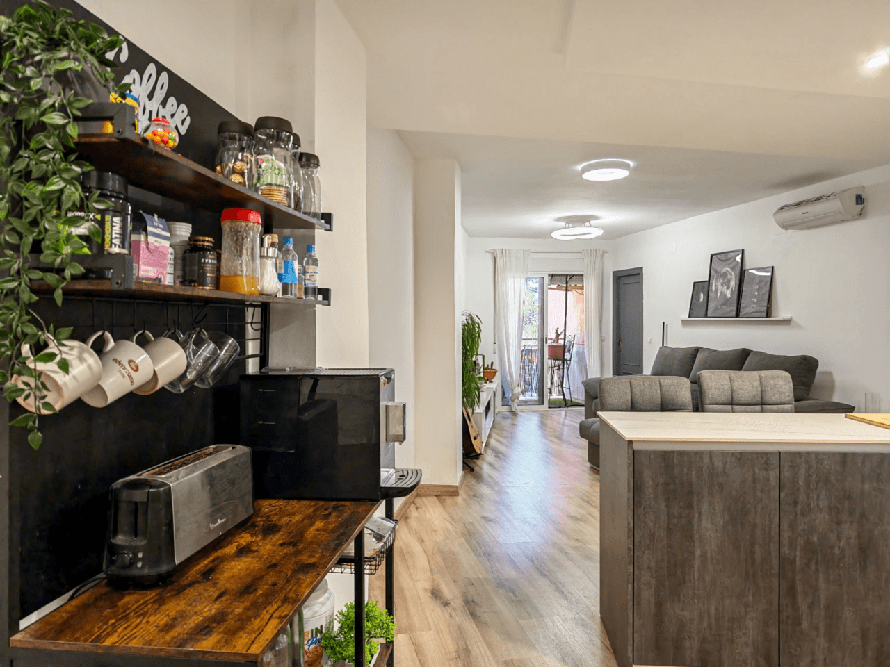 Renovated apartment with elevator for sale, in the center of Denia.
