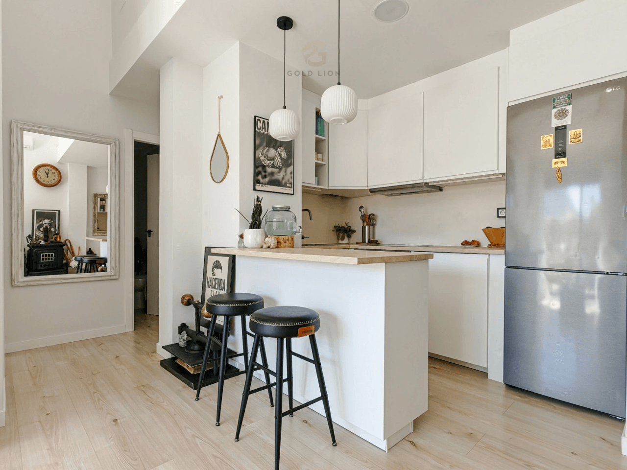Penthouse for sale with a south orientation and unobstructed views of the park and the mountains.