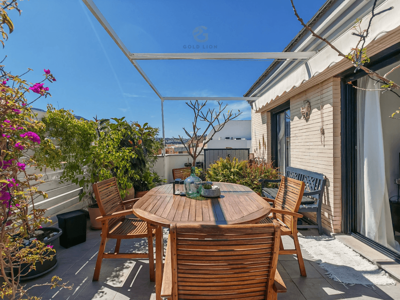 Penthouse for sale with a south orientation and unobstructed views of the park and the mountains.